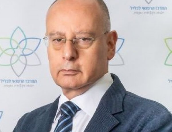 ب. مسعد برهوم يتقلد درع "الشجاعة والأمل" من متحف التسامح في القدس