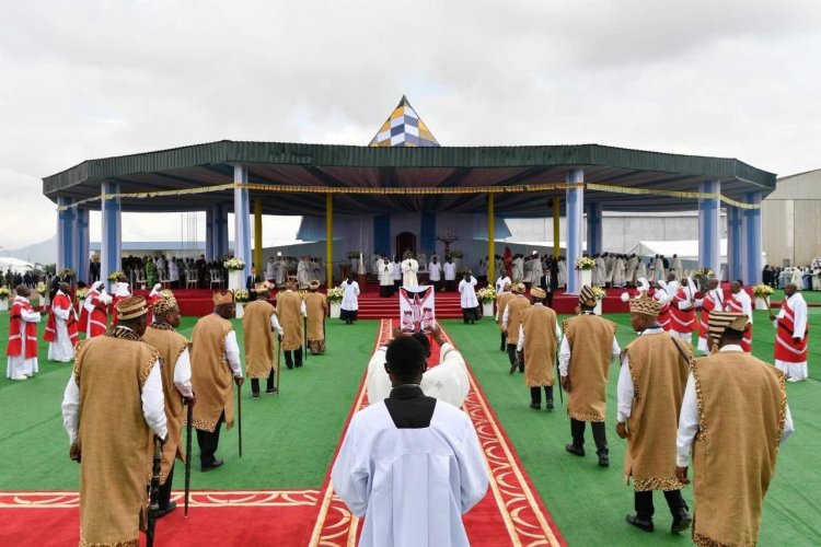 البابا لاون الرابع عشر يختتم زيارته الرسولية إلى الكاميرون برسالة رجاء