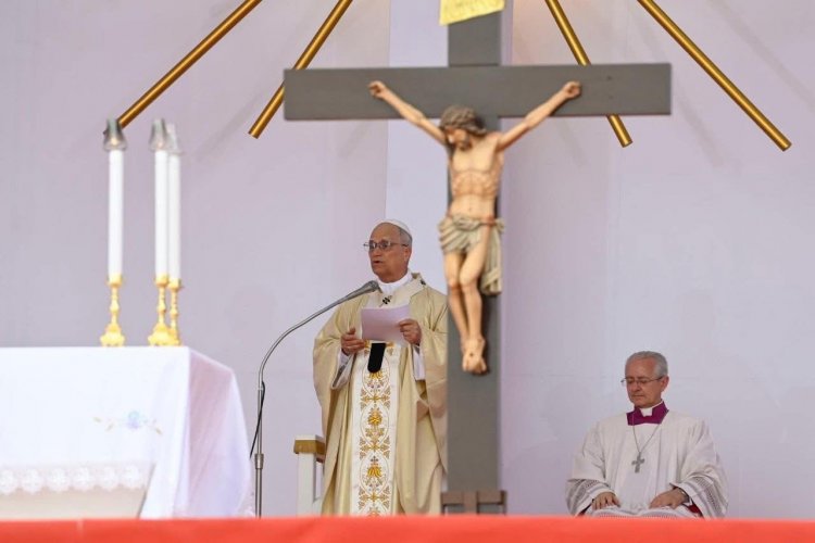 البابا لاون يترأس القداس الإلهي في سهل كيلامبا في أنغولا ويدعو إلى تضميد جراح الماضي وبناء مستقبل الرجاء