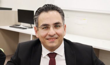 تَبقى القصائدُ