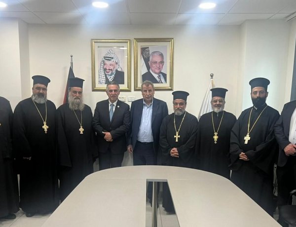 خوري يبحث أوضاع الكنائس والتحديات التي تواجه الوجود المسيحي في فلسطين مع كهنة رام الله ووكيل البطريركية اللاتينية