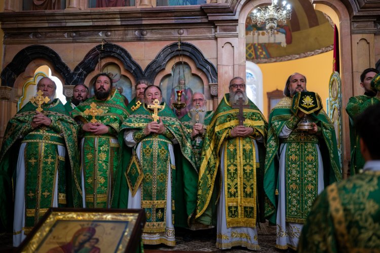 احتفالات عيد كنيسة الثالوث الأقدس في البلوطة في الخليل بمشاركة دبلوماسية