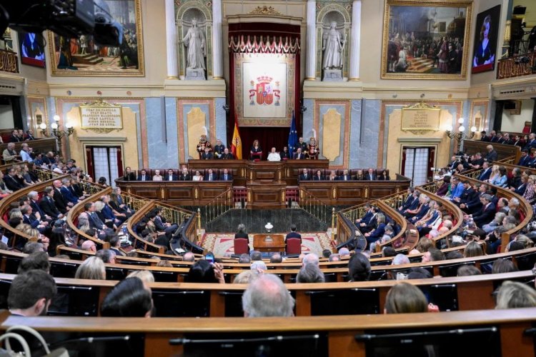 البابا يزور البرلمان في مدريد ويوجه خطاباً إلى المشرعين الإسبان