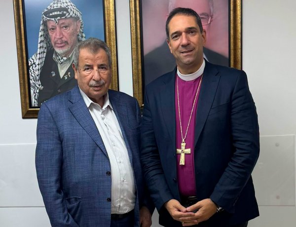 المطران حسام نعوم ود. رمزي خوري يؤكدان أهمية دور الكنيسة في مواجهة التحديات وتعزيز الصمود