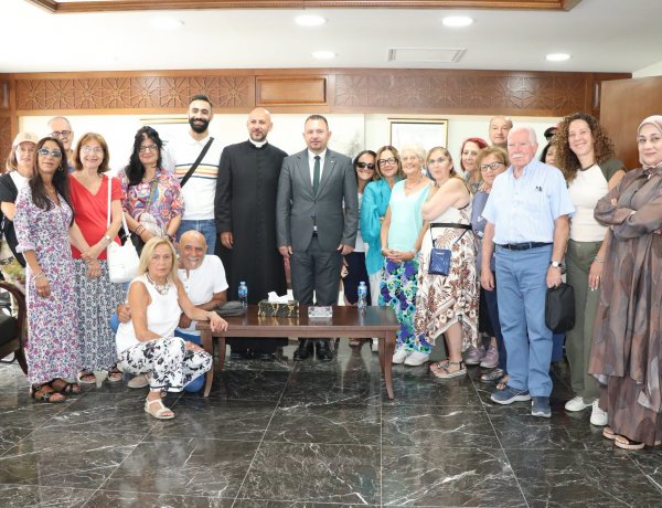 بلدية بيت لحم تستقبل وفدًا من الحجاج الإيطاليين وتثمّن دعمهم للسياحة والحج إلى المدينة